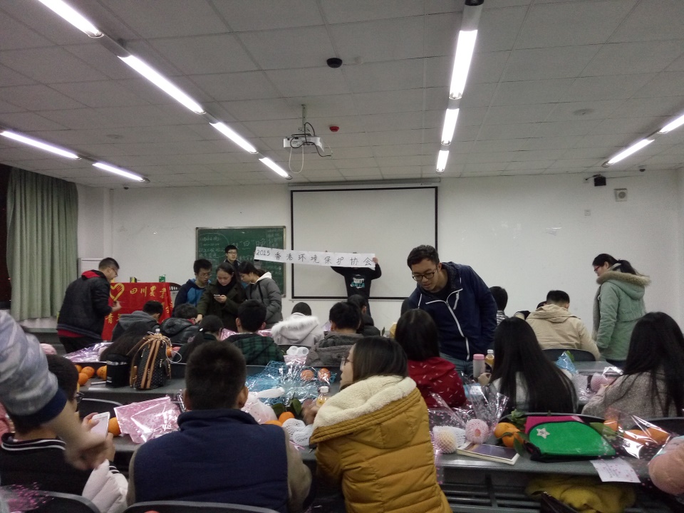 welcome欢迎光临威尼斯公司青工部水果贺卡制作顺利完成